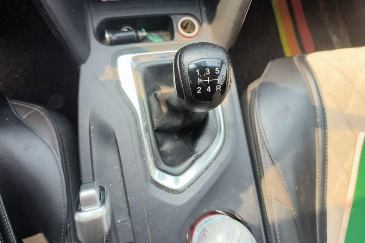 Used GAC Trumpchi GS4 2015 200T Manual Luxury Edition Gear Lever