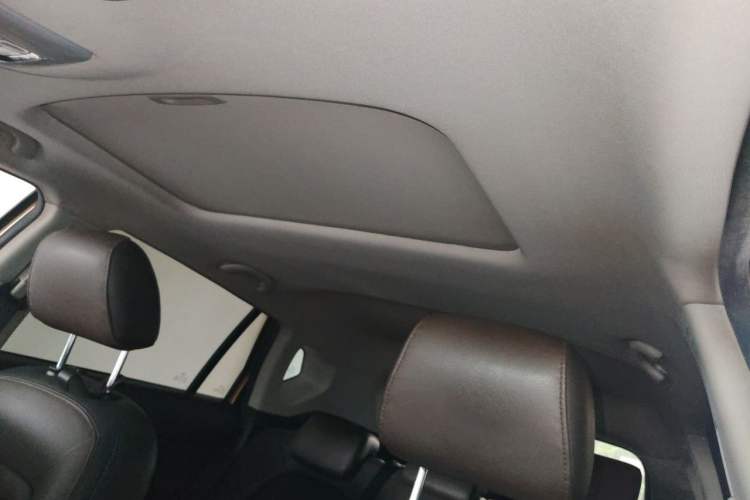 Used GAC Trumpchi GS4 2015 200T G-DCT Luxury Edition Headliner