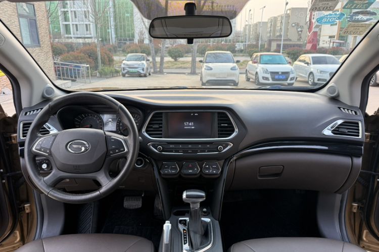 Used GAC Trumpchi GS4 2015 200T G-DCT Luxury Edition Interior 1