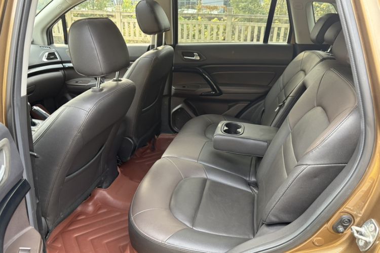 Used GAC Trumpchi GS4 2015 200T Manual Luxury Edition Interior 1
