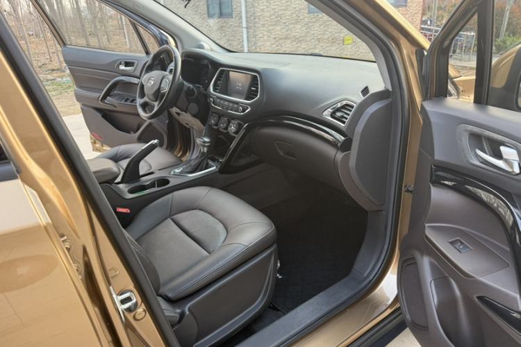Used GAC Trumpchi GS4 2015 200T G-DCT Luxury Edition Interior 2