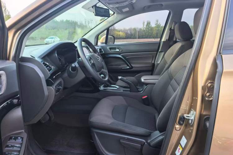 Used GAC Trumpchi GS4 2015 200T G-DCT Elite Edition Interior 2