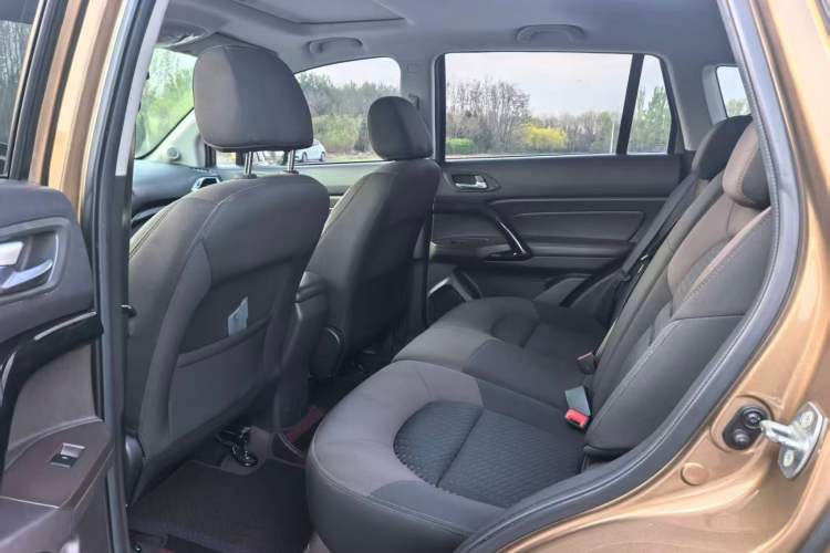 Used GAC Trumpchi GS4 2015 200T G-DCT Elite Edition Interior 3