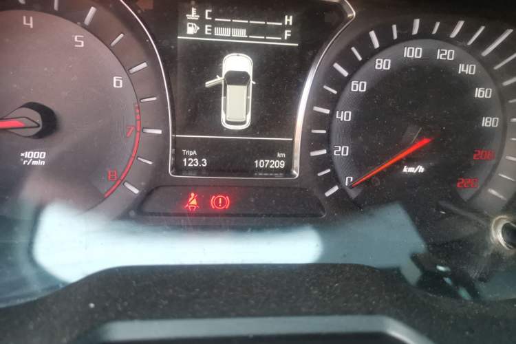 Used GAC Trumpchi GS4 2015 200T Manual Elite Edition Odometer Close Up