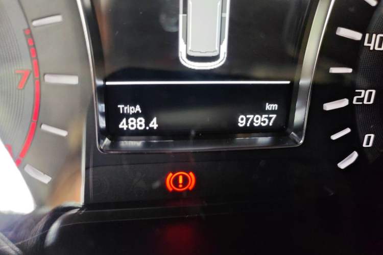 Used GAC Trumpchi GS4 2015 200T Manual Elite Edition Odometer Close Up