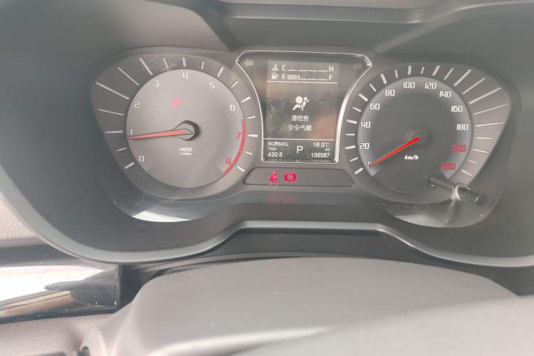 Used GAC Trumpchi GS4 2015 200T G-DCT Elite Edition Odometer Close Up