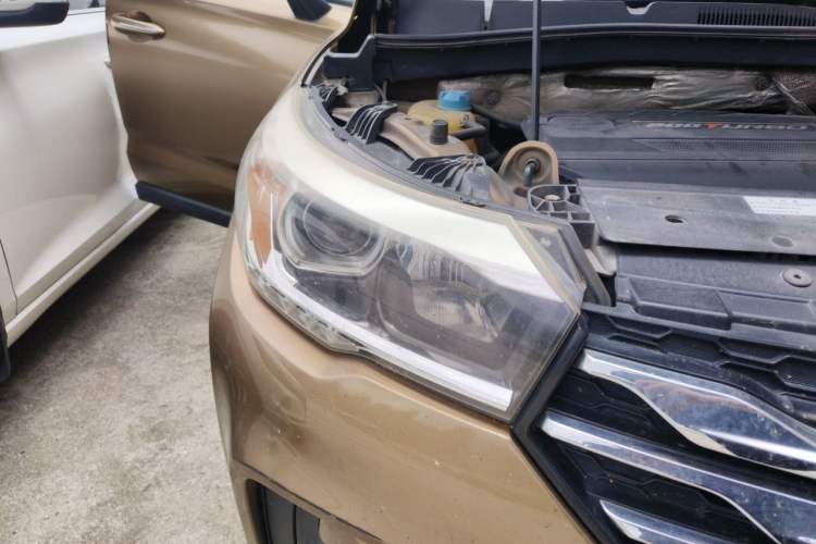 Used GAC Trumpchi GS4 2015 200T Manual Elite Edition Right Front Headlight
