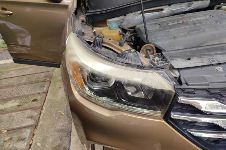 Used GAC Trumpchi GS4 2015 200T Manual Luxury Edition Right Front Headlight