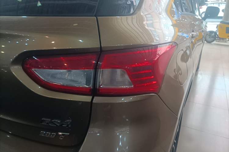 Used GAC Trumpchi GS4 2015 200T Manual Luxury Edition Right Rear Taillight