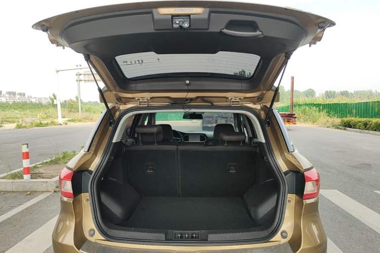 Used GAC Trumpchi GS4 2015 200T G-DCT Elite Edition Trunk