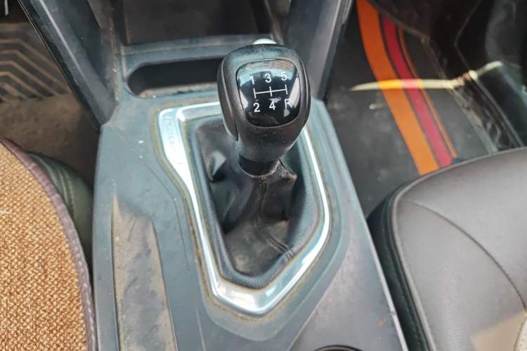 Used GAC Trumpchi GS4 2016 235T Manual Luxury Edition Gear Lever
