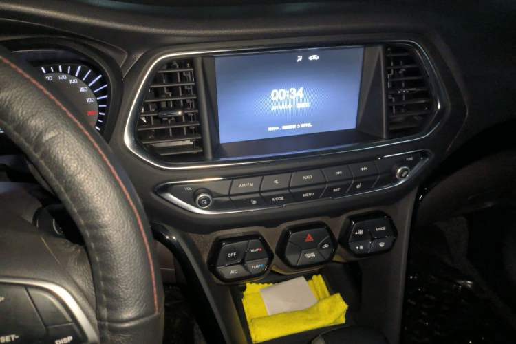 Used GAC Trumpchi GS4 2016 235T G-DCT Luxury Edition Audio And AC Panel