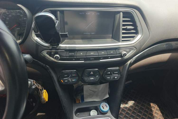 Used GAC Trumpchi GS4 2016 235T Manual Luxury Edition Audio And AC Panel