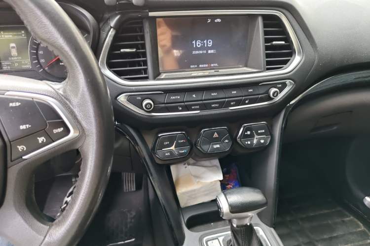 Used GAC Trumpchi GS4 2016 235T G-DCT Luxury Edition Audio And AC Panel
