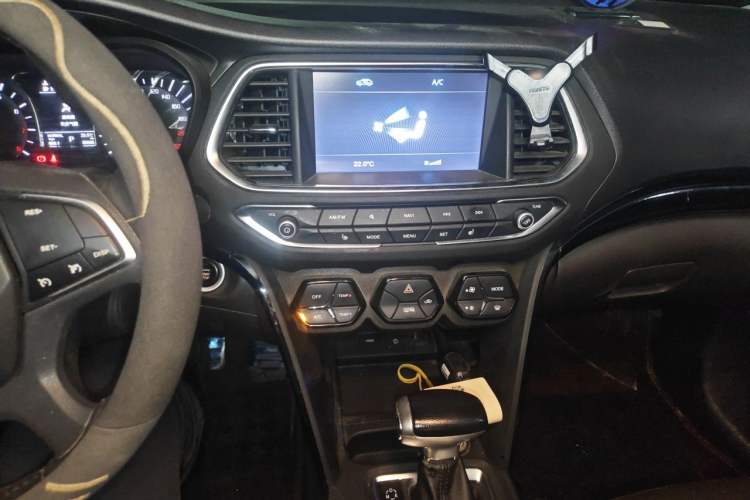 Used GAC Trumpchi GS4 2016 235T G-DCT Luxury Edition Audio And AC Panel