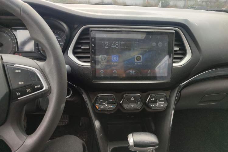 Used GAC Trumpchi GS4 2016 235T G-DCT Elite Edition Audio And AC Panel