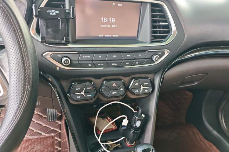 Used GAC Trumpchi GS4 2016 235T Manual Luxury Edition Audio And AC Panel