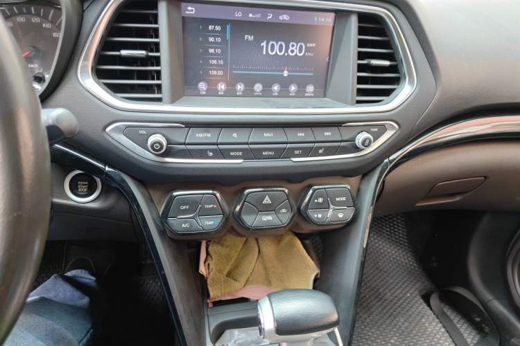 Used GAC Trumpchi GS4 2016 235T G-DCT Luxury Edition Audio And AC Panel