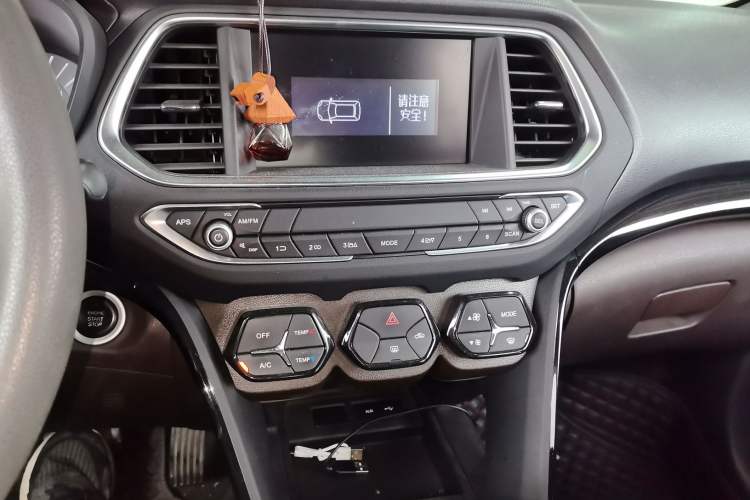 Used GAC Trumpchi GS4 2016 235T G-DCT Elite Edition Audio And AC Panel