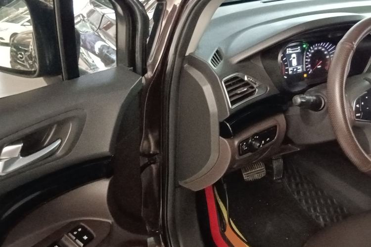 Used GAC Trumpchi GS4 2016 235T G-DCT Elite Edition Driver Seat