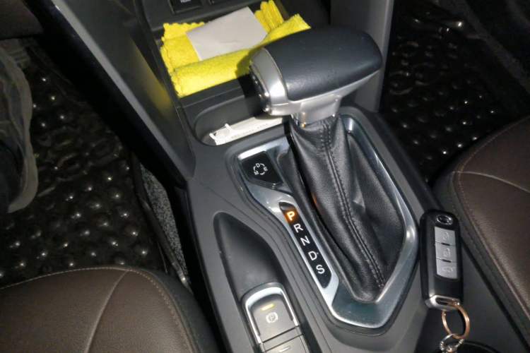Used GAC Trumpchi GS4 2016 235T G-DCT Luxury Edition Gear Lever