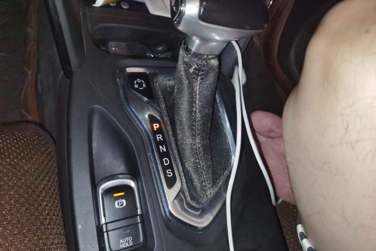 Used GAC Trumpchi GS4 2016 235T G-DCT Luxury Edition Gear Lever