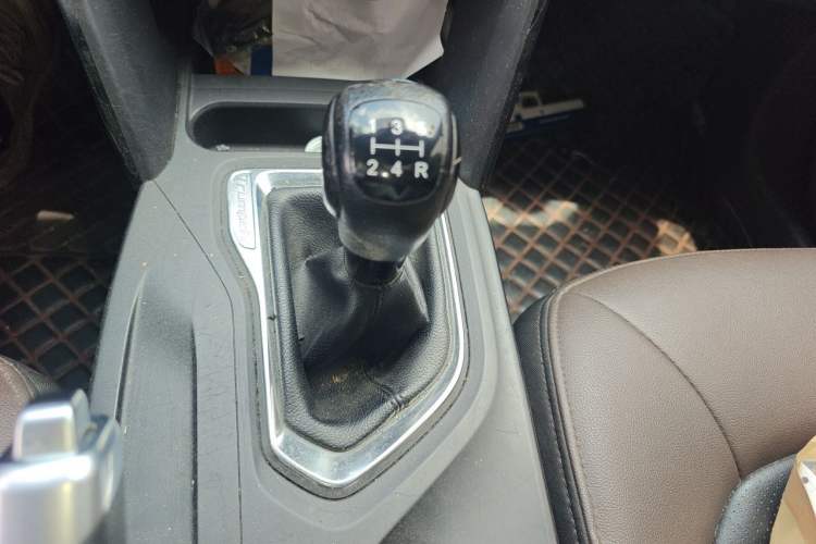 Used GAC Trumpchi GS4 2016 235T Manual Luxury Edition Gear Lever