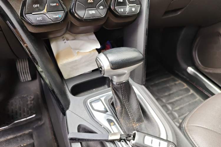 Used GAC Trumpchi GS4 2016 235T G-DCT Luxury Edition Gear Lever