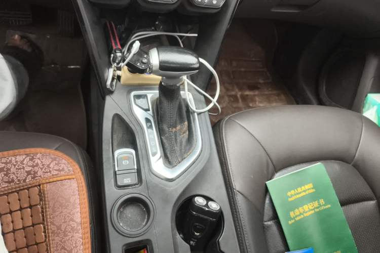 Used GAC Trumpchi GS4 2016 235T G-DCT Luxury Edition Gear Lever