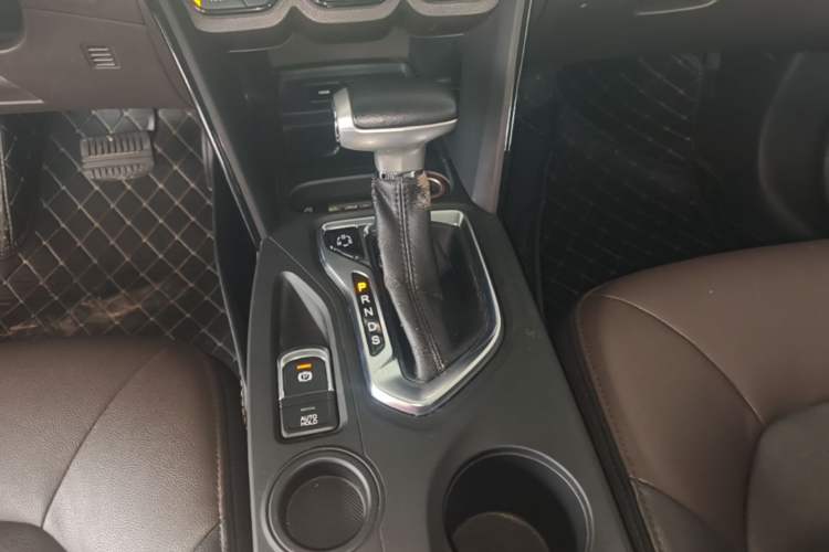 Used GAC Trumpchi GS4 2016 235T G-DCT Luxury Edition Gear Lever