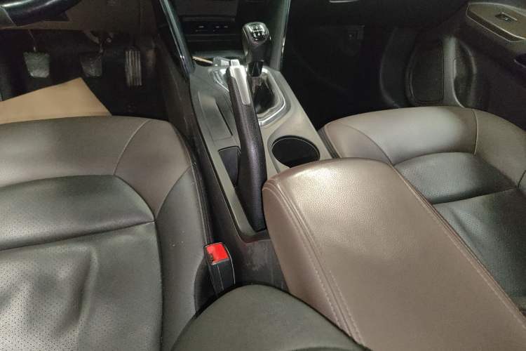 Used GAC Trumpchi GS4 2016 235T Manual Luxury Edition Gear Lever