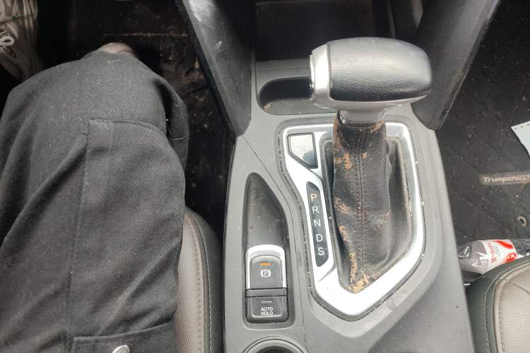 Used GAC Trumpchi GS4 2016 235T G-DCT Elite Edition Gear Lever