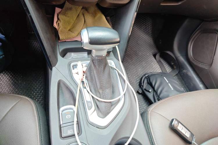 Used GAC Trumpchi GS4 2016 235T G-DCT Luxury Edition Gear Lever