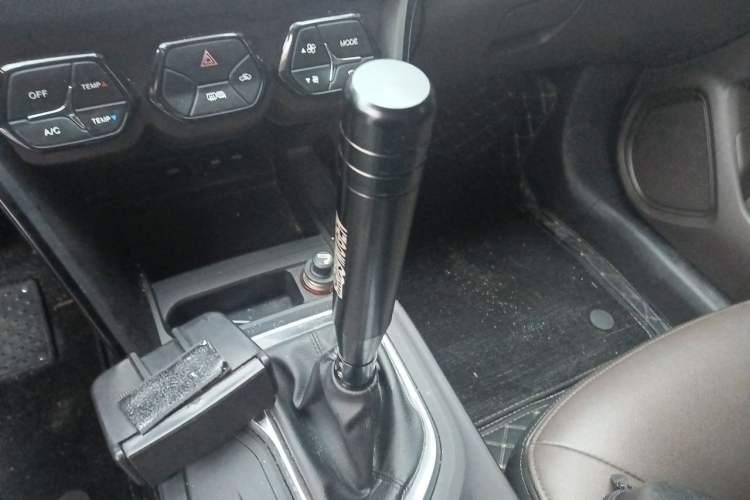 Used GAC Trumpchi GS4 2016 235T Manual Luxury Edition Gear Lever