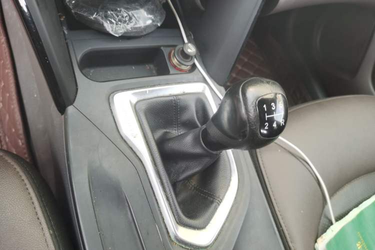Used GAC Trumpchi GS4 2016 235T Manual Luxury Edition Gear Lever