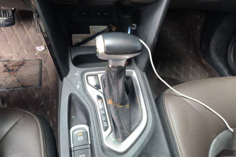 Used GAC Trumpchi GS4 2016 235T G-DCT Luxury Edition Gear Lever