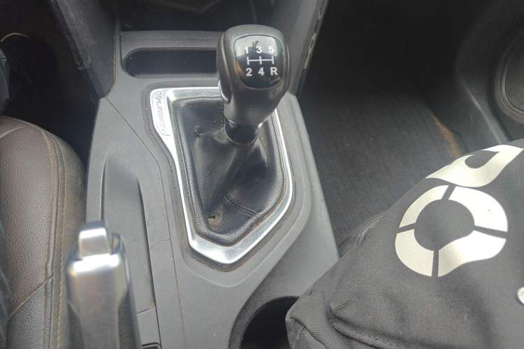 Used GAC Trumpchi GS4 2016 235T Manual Luxury Edition Gear Lever