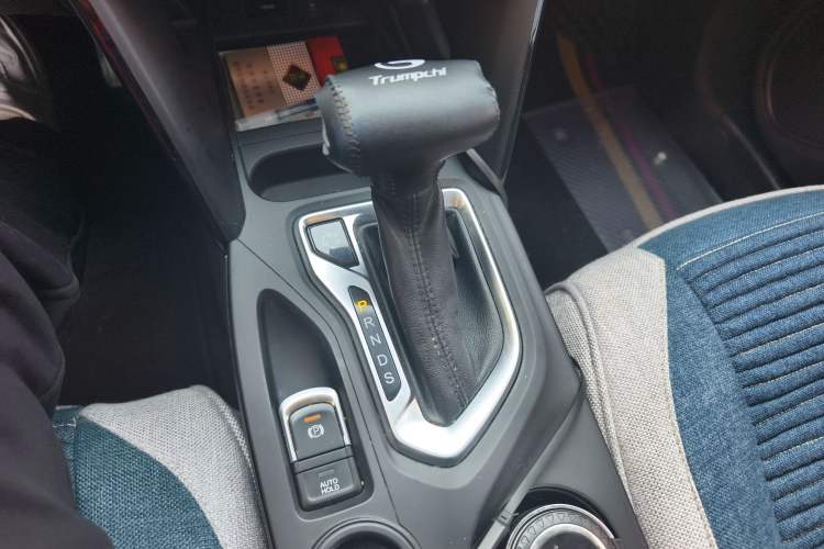 Used GAC Trumpchi GS4 2016 235T G-DCT Luxury Edition Gear Lever