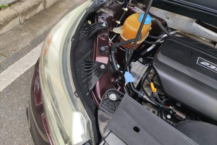 Used GAC Trumpchi GS4 2016 235T Manual Luxury Edition Engine Bay Right