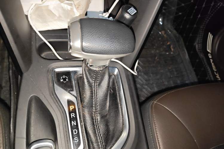 Used GAC Trumpchi GS4 2016 235T G-DCT Luxury Edition Gear Lever
