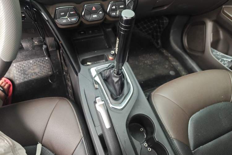 Used GAC Trumpchi GS4 2016 235T Manual Luxury Edition Gear Lever