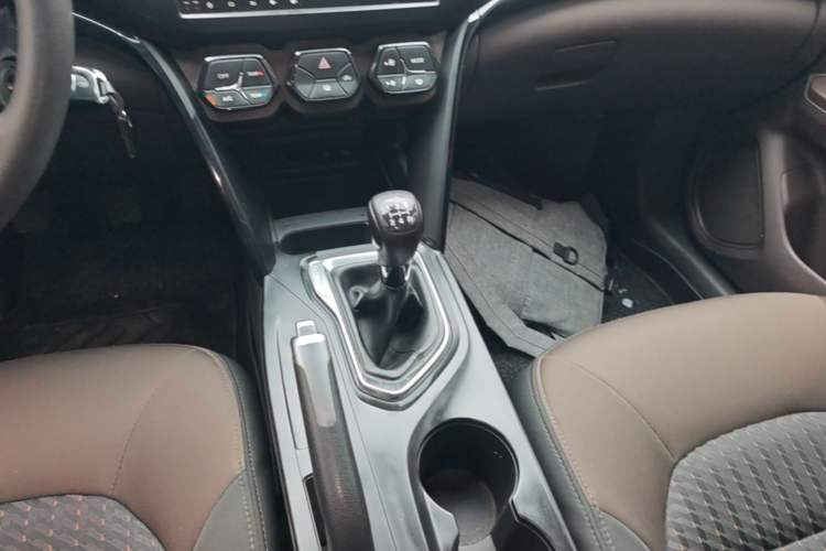 Used GAC Trumpchi GS4 2016 235T Manual Comfort Edition Gear Lever