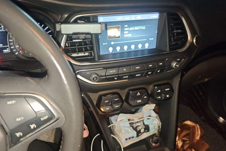 Used GAC Trumpchi GS4 2016 235T Manual Luxury Edition Audio And AC Panel