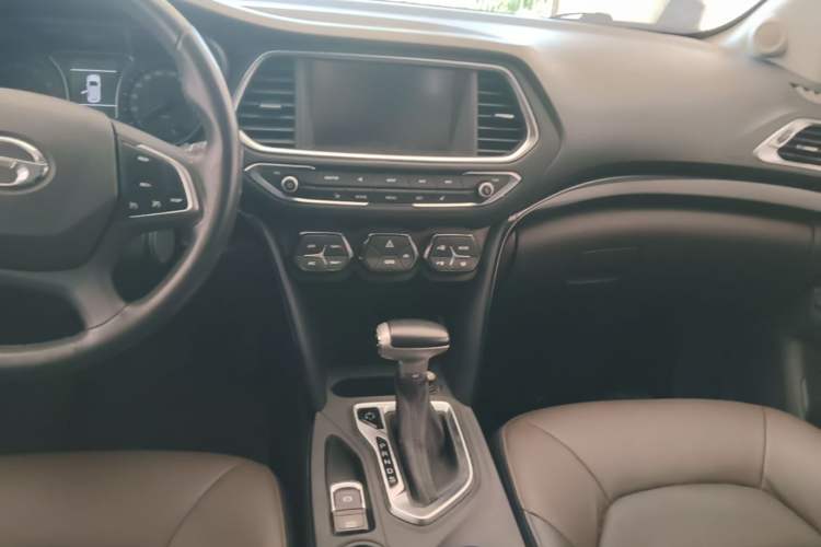 Used GAC Trumpchi GS4 2016 235T G-DCT Luxury Edition Audio And AC Panel