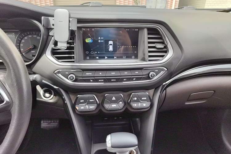 Used GAC Trumpchi GS4 2016 235T G-DCT Luxury Edition Audio And AC Panel