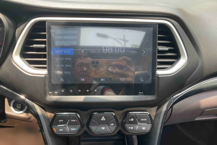 Used GAC Trumpchi GS4 2016 235T G-DCT Elite Edition Audio And AC Panel