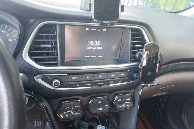 Used GAC Trumpchi GS4 2016 235T G-DCT Luxury Edition Audio And AC Panel