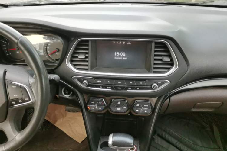 Used GAC Trumpchi GS4 2016 235T G-DCT Luxury Edition Audio And AC Panel