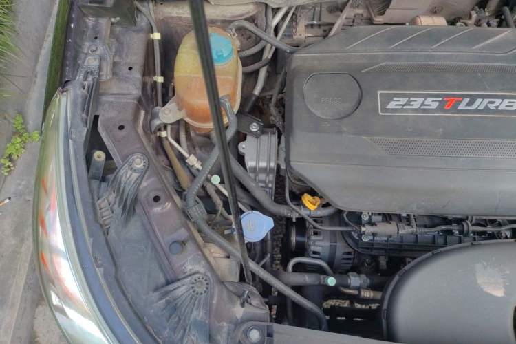 Used GAC Trumpchi GS4 2016 235T G-DCT Luxury Edition Engine Bay Right