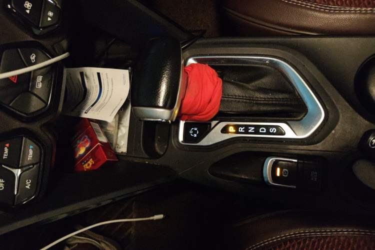 Used GAC Trumpchi GS4 2016 235T G-DCT Luxury Edition Gear Lever